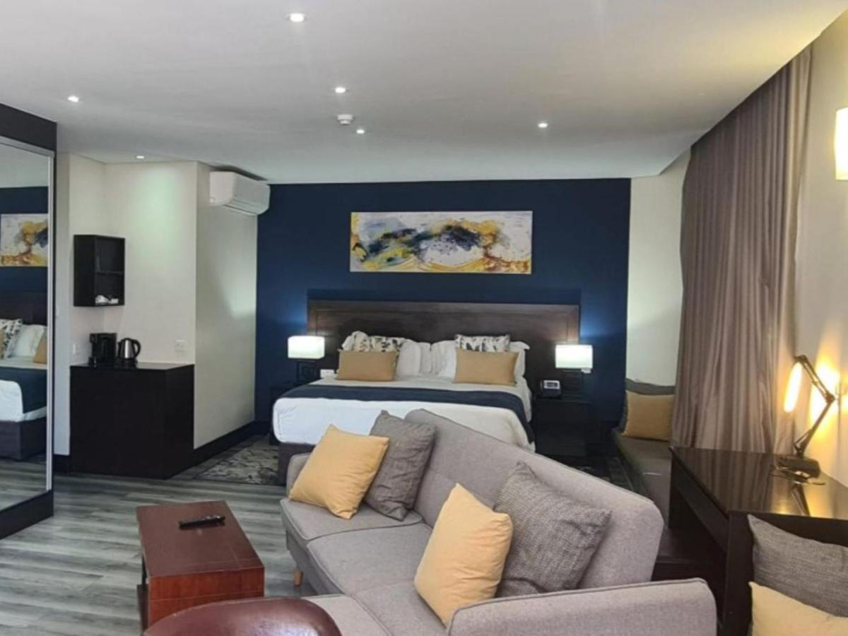 The Grand Aria Hotel And Conference Centre Gaborone Chambre photo